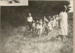 Фотография. Подшефный колхоз в Ставропольской психиатрической колонии. 1930-е гг. Из фотоальбома главного врача А.Я. Доршта 1939 г.
